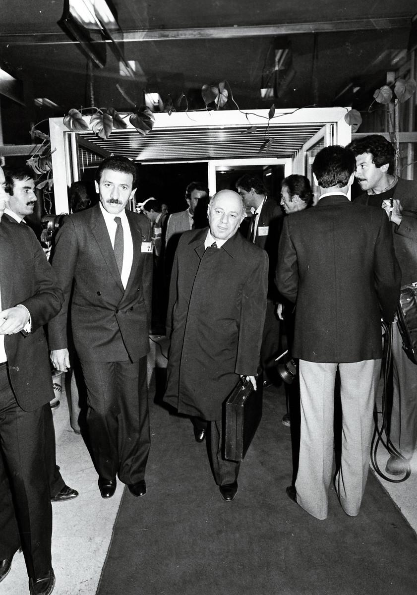 <p>Eski kontenjan senatörü ve gazeteci Hüsamettin Çelebi</p>