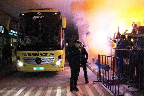 <p>Fenerbahçe, bugün saat 20.00'da Konya Büyükşehir Belediyesi Stadı'nda Atiker Konyaspor'la oynayacak.</p>
