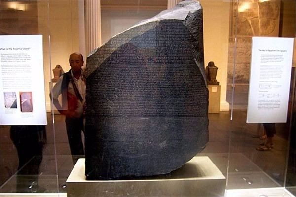 <p><strong>Rosetta Taşı</strong></p>
<p>Mısır'daki Rosetta Stone 1799 yılında keşfedildi.</p>