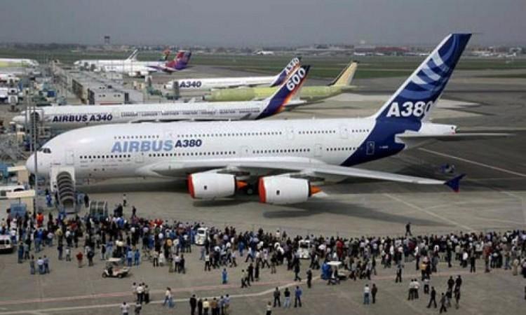 <p>AIRBUS A-380</p>

<p>Bazı uçaklar vardır ki dışarıdan baktığınızda yerden havalanmasının mümkün olduğuna inanamazsınız.<br />
Örneğin Airbus A-380.</p>
