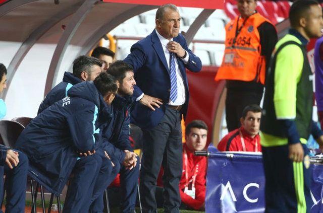 <p>- Çakar'ın açıkladığı prim dağılımı doğruysa Fatih Terim kesinlikle istifa etmeli.</p>

<p> </p>
