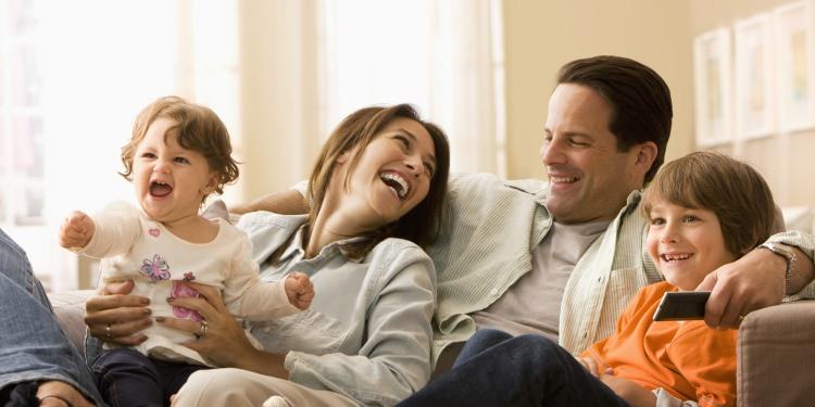 <p>Aile üyeleri arasında iyi geçen diyalog, <strong>çocuğun karakterini ve girişimciliğini önemli ölçüde etkiler.</strong></p>
