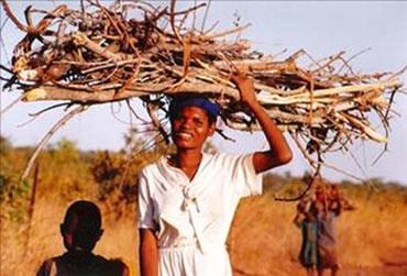 <p>Zimbabwe'deki kadınlar içinse 43.6 yıl yaşamak yeterli.</p>