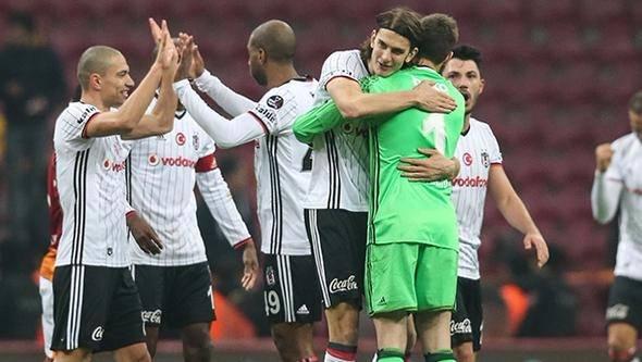 <p><strong>BEŞİKTAŞ: DENK BÜTÇE AÇIĞI 110 MİLYON EURO</strong><br />
<br />
Beşiktaş'ın diğer iki kulüpten farklı olarak Mayıs 2018'e kadar 110 milyon Euro açığı sıfırlaması gerekiyor.</p>
