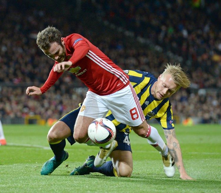 <p>90 milyon sterlin bonservis bedeliyle dünya futbol tarihinin en pahalı transferi olan Pogba'nın 20 metreden yaklaşık 100 kilometrelik hızla attığı üçüncü golün fotoğrafını sayfalarına taşıyan gazete, Fransız futbolcunun 2014 yılının kasım ayından bu yana ilk kez aynı maçta iki gol attığını yazdı.</p>