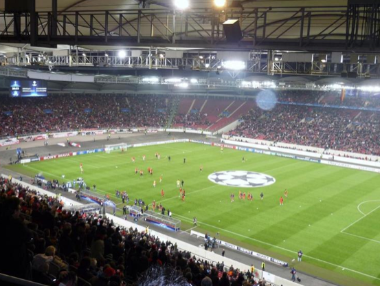 12- MERCEDES-BENZ ARENA - Stuttgart - Doluluk oranı: %90.9