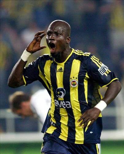 STEPHEN APPIAH 1996'da Galatasaray tarafından denenmek üzere Türkiye'ye getirilen 8 Ganalı futbolcunun arasında yer aldı. Galatasaray Alt yapı Koordinatörü tarafından beğenilmedi. Önce Udinese, ardından Juventus'a transfer oldu.