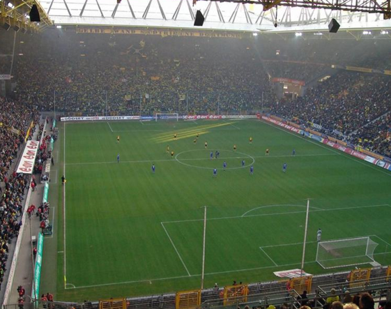 2- SIGNAL IDUNA PARK - Borussia Dortmund - Doluluk oranı: %99.8
