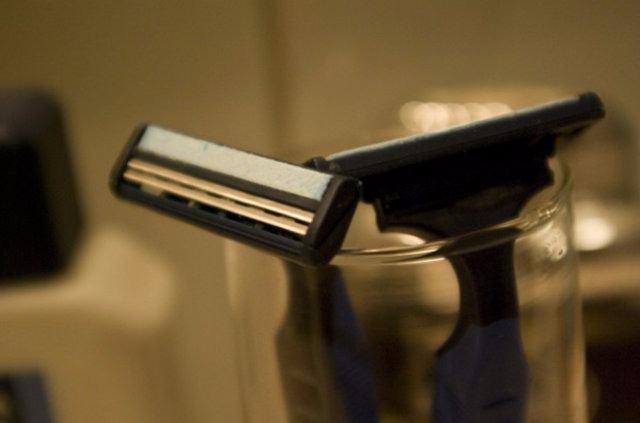 <p>Banyodaki nemli koşullar, metal jiletlerinin paslanmasına yol açar. Bu yüzden, kullandığınız jiletleri saklamak için banyo haricinde bir yer seçmelisiniz.</p>

<p> </p>
