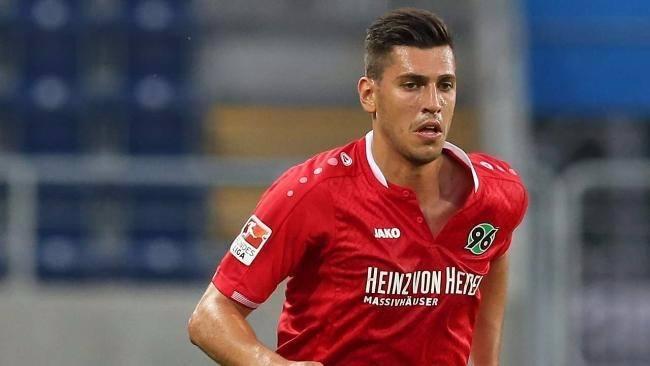 <p><strong>Ceyhun Gülselam</strong></p>

<p>Galatasaray'dan Hannover 96'ya / Hannover 96'dan Kardemir Karabükspor'a</p>

