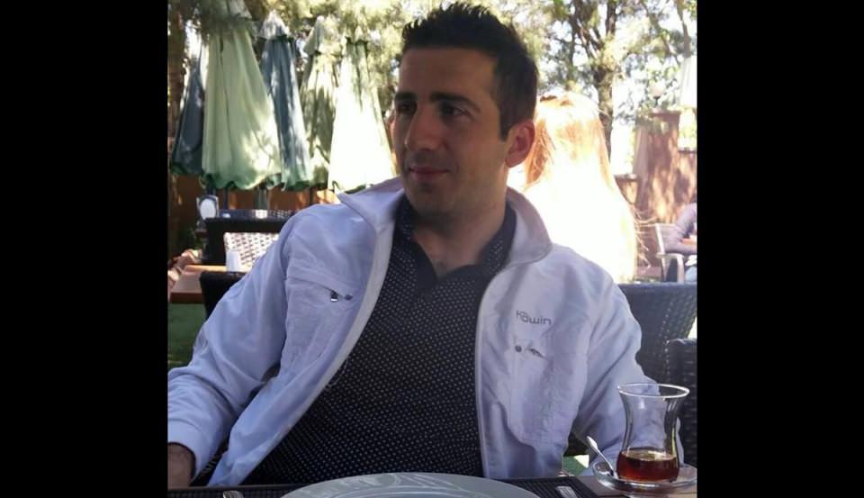 <p><strong>ESKİ MİLLETVEKİLİ KİLCİ'NİN YEĞENİYDİ</strong><br />
<br />
Şehitlerden polis memuru Ahmet Cihan Kilci'nin, 25. Dönem MHP Kayseri Milletvekili Hasan Ali Kilci'nin yeğeni olduğu öğrenildi. Acı haberi Kayseri'de oturan baba Ejder ve annesi Dilber Kilci'ye yetkililer tarafından verildi. Anne Kilci fenalaştı</p>
<p> </p>