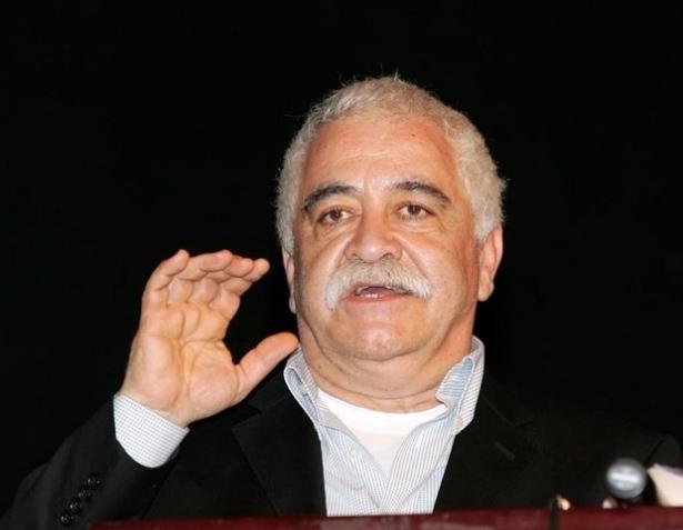 <p>Karaciğer kanseri tedavisi gören tiyatro sanatçısı Levent Kırca (67), 12 Ekim 2015'de hayatını kaybetti.</p>
<p> </p>