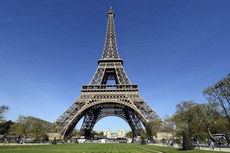 <p>Eiffel Kulesi'nin tepesine çıkana kadar 1792 basamak vardır.</p>
<p> </p>