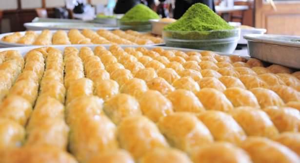 <p>Bu sektördeki en fazla payı yüzde 70'le ABD'nin aldığını hatırlatan Öztan, "Türkiye'nin, gastronomi turizmindeki payını artırması mutfak kültürümüzün iyi anlatılmasına bağlı. Eğer potansiyelimizi iyi değerlendirebilirsek ekonomiye de ciddi katkı sağlamış oluruz" diye konuştu. </p>
<p> </p>