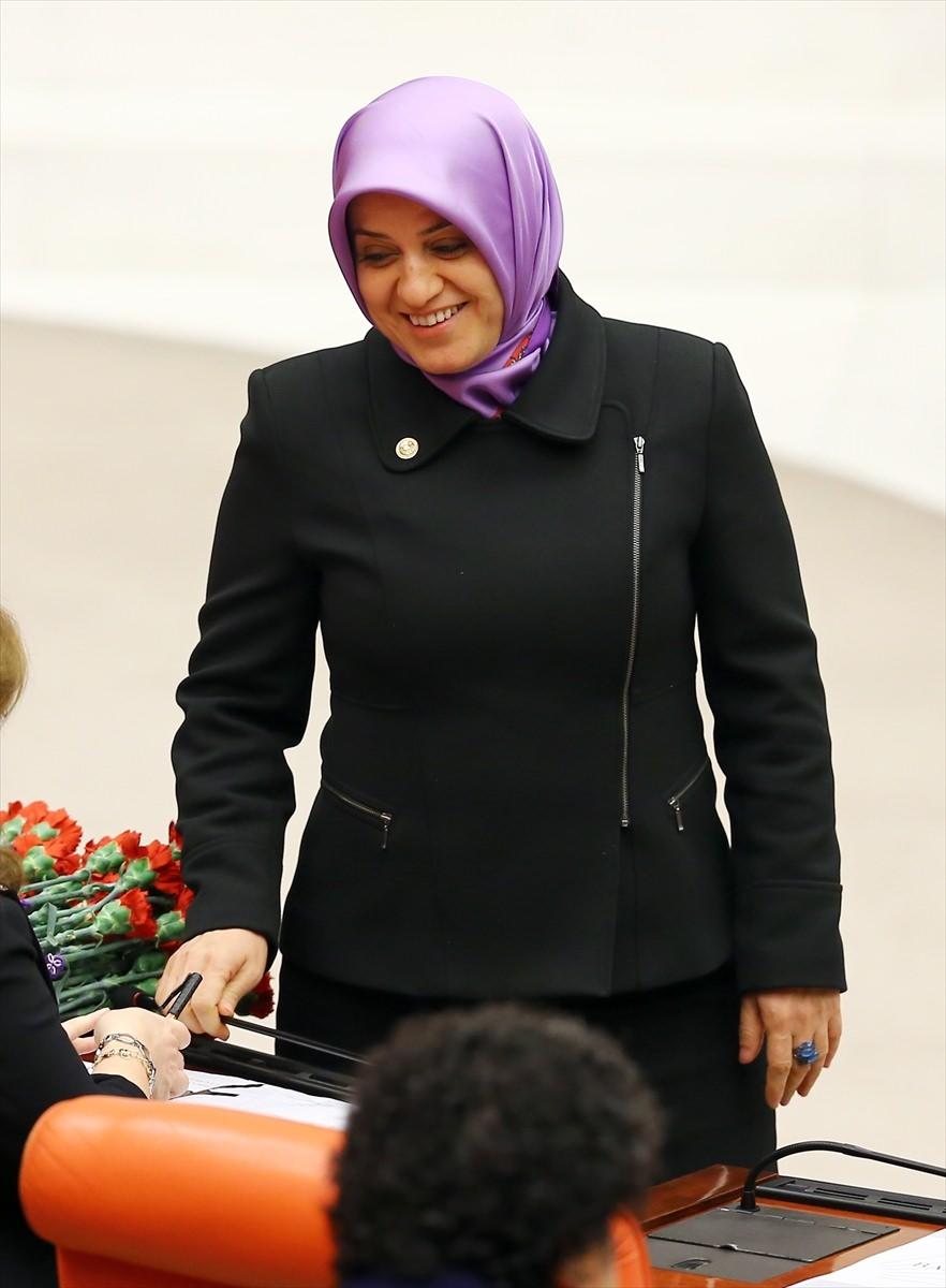 <p>AK Parti Konya Milletvekili Leyla Şahin Usta, "Haksızlığa uğrayarak aramızda bulunamayan Aylin Nazlıaka'yı anmadan geçmek istemiyorum. Aramızda olmasa da dünya kadınlar gününü kutluyor ve desteklediğimizi belirtiyorum" dedi.</p>
<p> </p>
