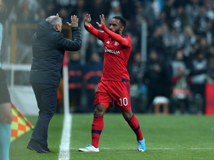 <p>Haberin devamında, "Her anlamıyla çılgın gece. Maçta tam 50 şut ve 3 gol vardı. UEFA tarihine geçen bir maçtı" yorumu yapıldı.</p>
