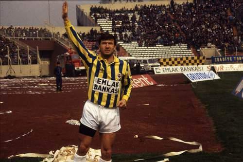 <p><strong>Futbolu bıraktıktan sonra 'Her zaman Galatasaraylıydım' diye sözleriyle vurgulamıştı. Ancak o da bir dönem Fenerbahçe formasını giydi.</strong></p>