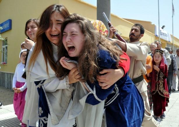 <p>Dernek Başkanı Evren Olcay, gazetecilere yaptığı açıklamada, Kırım Tatarlarına 1944'te "Sovyetlerin uyguladığı zulmü" anlatmaya çalıştıklarını söyledi.</p>
<p> </p>