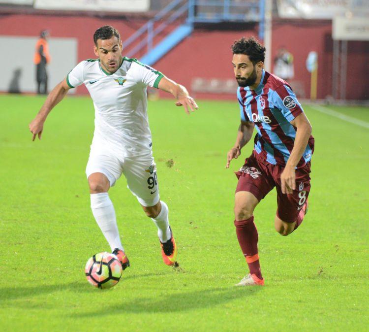 <p>25 Kasım’da düzenlenmesi planlanan Süper Lig yayın hakları ihalesi için geri sayım başlarken, ihale şartnamesinin detayları da belli olmaya başladı.</p>
