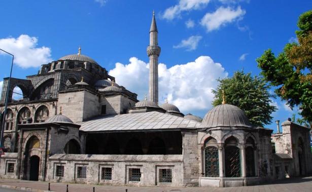 <p>Kılıç Ali Paşa Camii (Tophane’de), </p>
