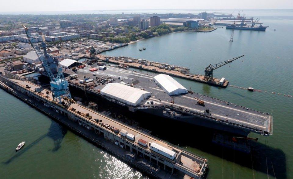 <p>USS Gerald R. Ford'dan sonra yapımına başlanan 'USS John F. Kennedy' ve 'USS Enterprise' isimli gemilerle birlikte ABD uçak gemisi filosu yenilenmiş olacak.</p>
