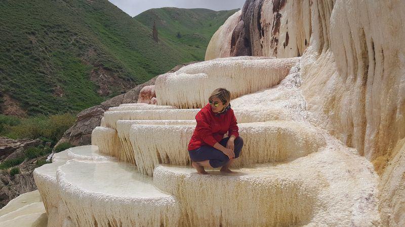<p>Adanalı dağcı Deniz Eroğlu, ABD'li bir dağcının da bulunduğu 5 kişilik ekiple, Hakkari'de bir yıldır terör olaylarının neden olduğu güvenlik problemleri nedeniyle çıkılmasına izin verilmeyen 3 bin 487 rakımlı Sümbül Dağı'na zorlu bir tırmanış gerçekleştirdi.</p>

<p> </p>
