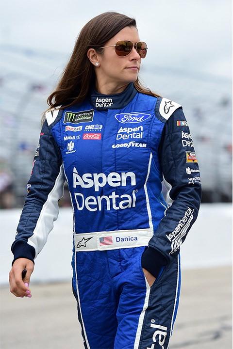 <p><strong>Danica Patrick</strong></p>

<p>İndianapolis 500 ve Daytona 500'de önderlik eden ilk kadın. </p>
