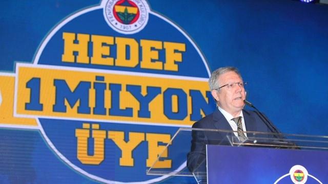 <p><strong>Fenerbahçe’nin asli işleri… </strong></p>

<p>“1 milyon üye projeleri hep buralarda konuşuldu. Fenerbahçe 6 senedir bunun sıkıntısını çekiyor. Kolay değil insanın böyle bir derdi varken başka işlerle uğraşması cidden zor ama Fenerbahçe'nin asli işleri de var.”</p>
