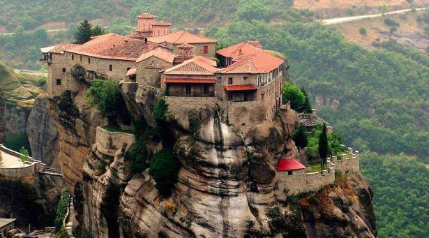 <p>Meteora, Yunanistan</p>