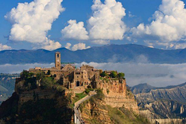 <p>Civita Di Bagnoregio, İtalya</p>