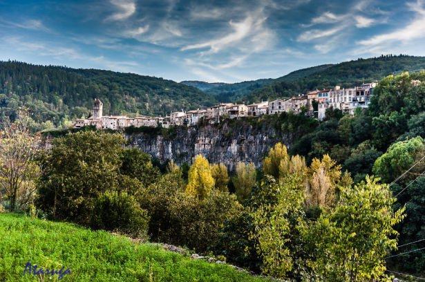 <p>Castellfollit De La Roca, İspanya</p>