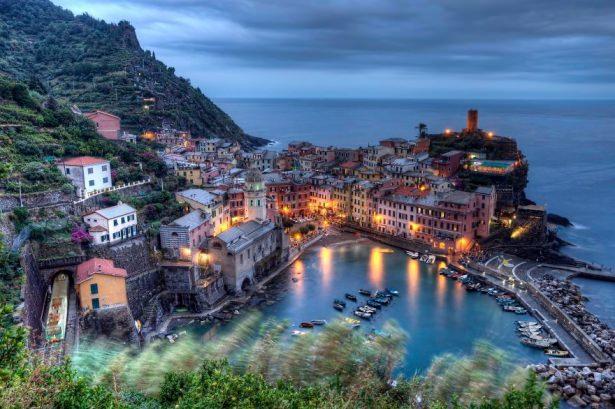 <p>Cinque Terre, İtalya</p>
