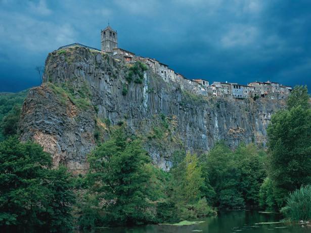 <p>Castellfollit De La Roca, Katalonya</p>