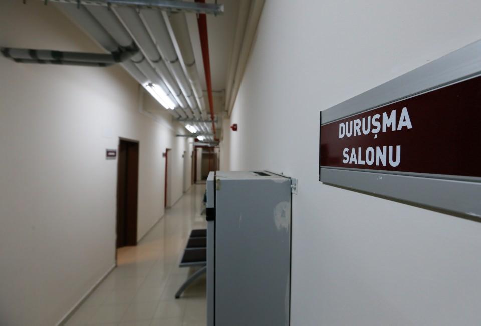 <p>Bu arada, duruşma boyunca itfaiye ve ambulans araçları hazır bekletilecek.</p>

<p> </p>
