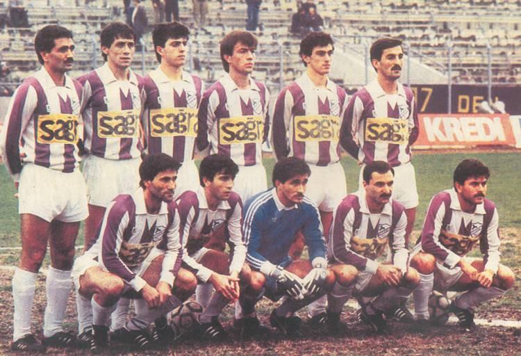 <p>ORDUSPOR 1985-1986<br />
<br />
</p>
<p>Soldan sağa</p>
<p><strong>Ayaktakiler:</strong> Salih Aydoğan, Selim Şener, Aykut Canik, Şakir Yılmaz, Sinan Bayraktar, Metin Yüce.</p>
<p><strong>Oturanlar:</strong> Haydar Bayrak, Necdet Bacın, Hüsnü Karakoyun, Güven Türközer, Uğur Şerement.</p>