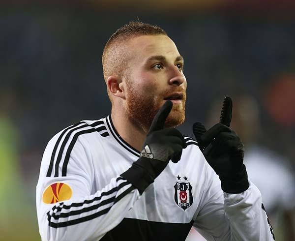 <p>Orta saha: Gökhan Töre</p>
