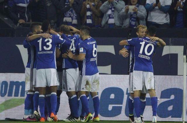 <p>14- Schalke 04 92.728</p>
