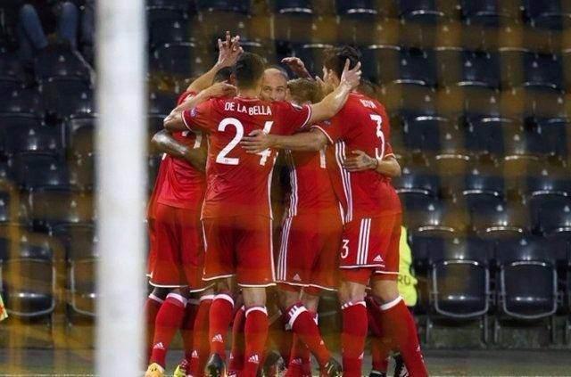 <p>25- Olympiakos 64.580</p>