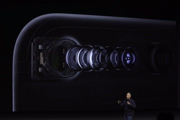 <p>Apple yeni modelin resmi türkiye fiyatını henüz açıklamadı. Ancak Apple'ın yeni amiral gemisi iPhone 7 32 GB n11.com'da 3 bin 399 TL'lik fiyatla ön siparişe geçtiğimiz haftalarda çıktı</p>
<p> </p>
