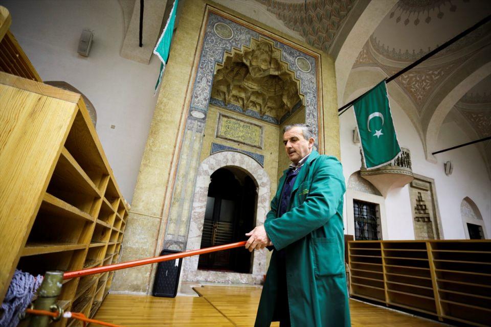 <p>Bosna Hersek'in başkenti Saraybosna da ramazanın en yoğun hissedildiği ve yaşandığı şehirlerden biri.</p>
<p> </p>