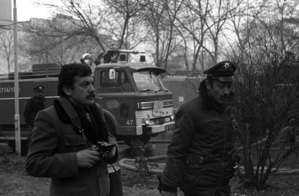 <p>1978 yılında bir yangın mahalinde görev yapan foto muhabiri Yaşar Uçar.</p>