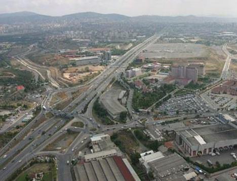 <p>Bir imar değişikliğinin arsayı bir anda bazen birkaç misline kadar değerlendirebiliyor. Bu değer artışı, nihayetinde o arsa üzerinde yapılan imar değişikliğinden kaynaklanmışsa, o imar değişikliği bir kamu otoritesi kararıyla olmuşsa, o imar değişikliğinden kaynaklanan yeni değerin sahibi kamu oluyor.</p>

<p> </p>

