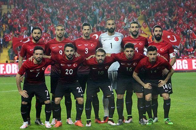 <p>Çakar, hangi futbolcuya ne kadar prim verildiğini açıkladı. İşte Milli yıldızlara dağıtıldığı iddia edilen rakamlar...</p>

<p> </p>
