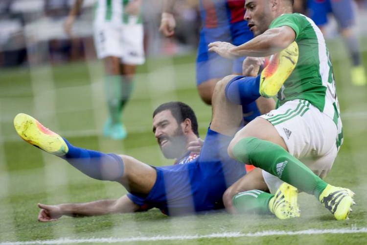 <p>Sosyal medyada da Arda Turan'ın performansı oldukça beğeni gördü. İşte Arda'ya sosyal medyadan yazılan mesajların bazıları:</p>