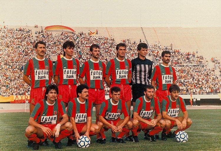 <p>KARŞIYAKA 1987-1988</p>
<p>Soldan sağa</p>
<p><strong>Ayaktakiler:</strong> Ali Çoban, Miodrag Martac, Rıza Tuyuran, Muharrem Gürbüz, Zlatko Juricevic, Muharrem Dirik.</p>
<p>Oturanlar: Hakan Kutucuoğlu, Nihat Umut, Ülken Durak, Kahraman Turumtay, Necmettin Sert.</p>