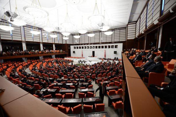 <p>CHP Başkanvekili Engin Altay Meclis Başkanı Cemil Çiçek'le tartıştı.</p>
