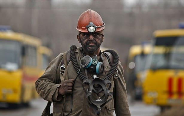 <p>Kostrubitskiy, kazada yaşamını yitiren 33 madencinin cenazesine ulaşıldığını belirterek, bu cenazelerinin tamamının madenden dışarıya<br />
çıkartıldığını ifade etti.</p>

