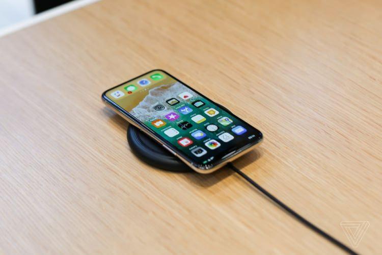 <p>iPhone 8 Plus 256 GB modeli ise Türkiye'de 5599 liralık satış etiketiyle satışa sunuldu.</p>