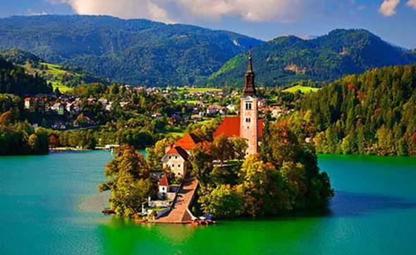 <p><strong>Slovenya</strong></p>
<p>Kadınlar için emeklilik yaşı:60<br />
<br />
Erkekler için emeklilik yaşı:62</p>