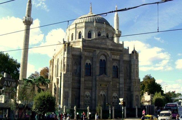 <p>Aksaray Valide Sultan Camisi</p>

<p> </p>
